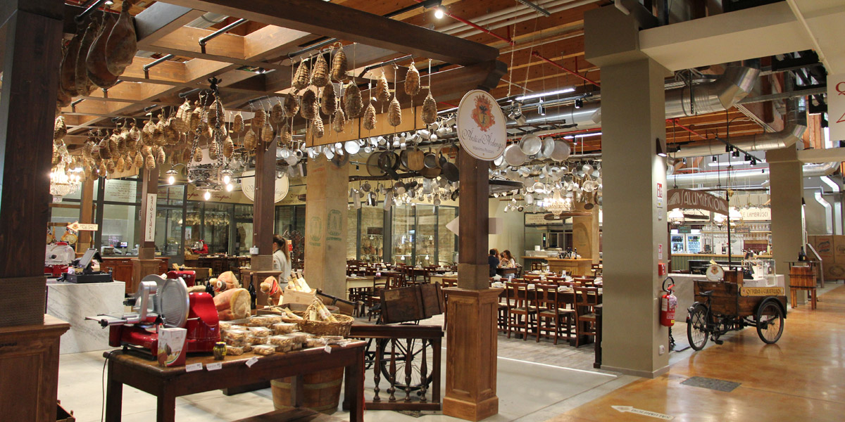 Fico Eataly World: Der Geschmack Italiens in einer Halle bei Bologna, ist der größte Food-Freizeitpark der Welt mit Restaurants, kleinen Läden, Vorführungen und interaktiven Ausstellungen. Autor: Gianni Careddu (bearbeitet)
